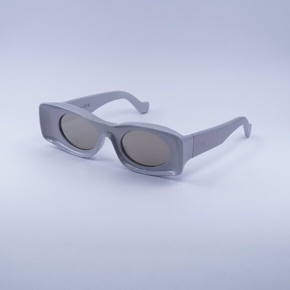 Loewe LW40033I 24C Sunglasses Pearlescent Rectangle Frame, Silver Mirror Lenses - Picture 10 of 12